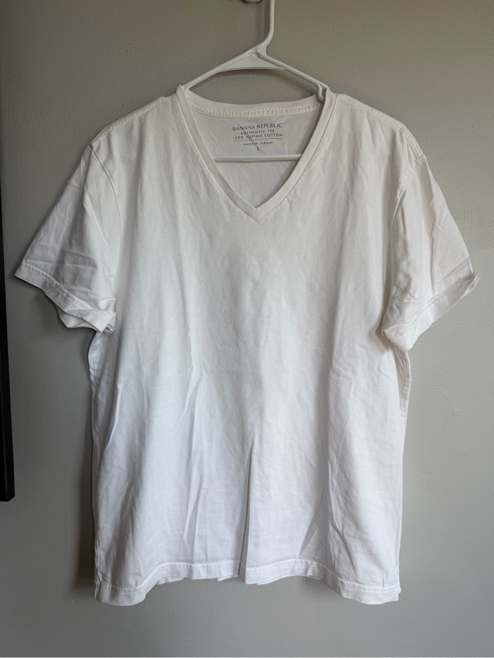 Banana Republic Supima Cotton White Vneck Tshirt L